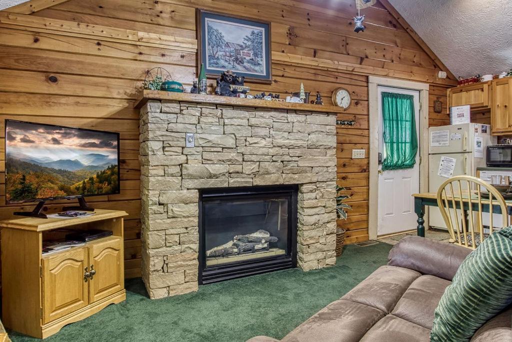 Forever Yours, Hot Tub, 1089 Of Free Attraction Tickets For Each Paid Day, Dollywood And More Pigeon Forge Kültér fotó